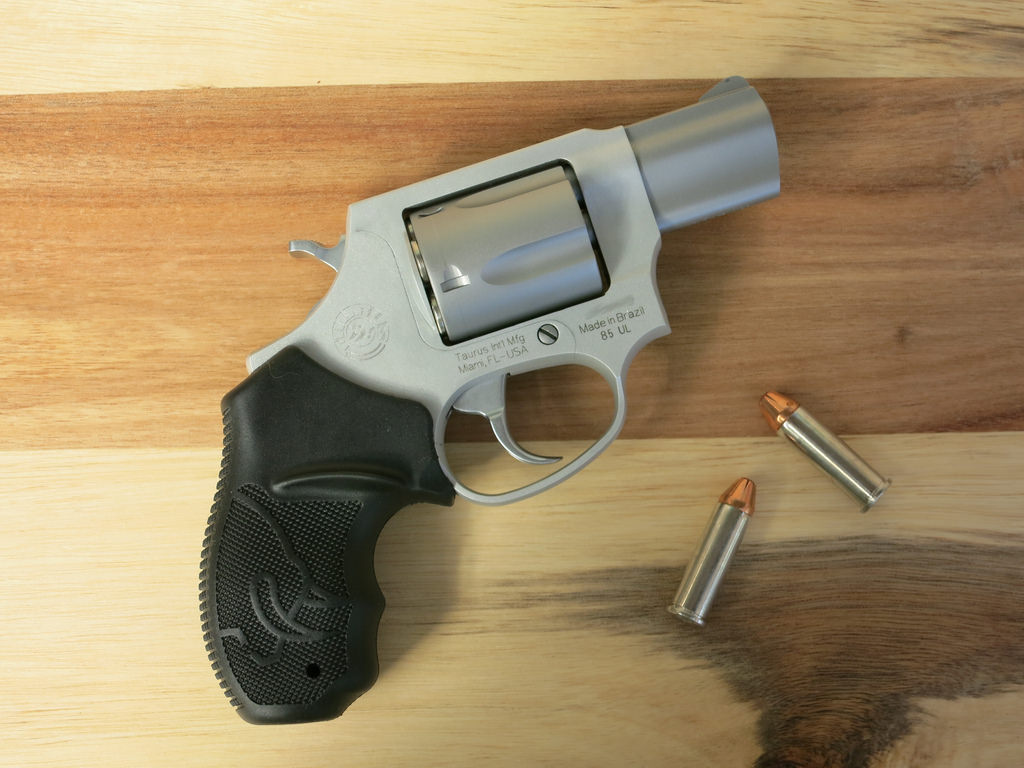 Taurus Model 85 with bullets