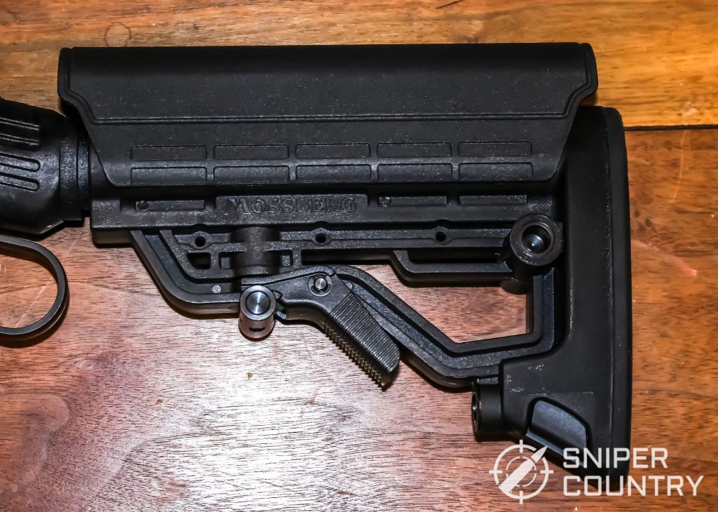 Close up of the Mossberg 464 SPX buttstock from the left