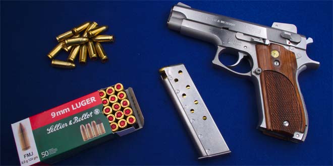 380 vs 9mm A 9mm pistol, magazine and cartridges